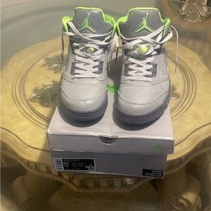 AIR JORDAN 5 RETRO
'GREEN BEAN' 2022